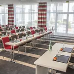 Duesseldorf-neuss By Ihg Отель 4*