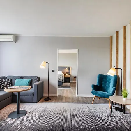 Duesseldorf-neuss By Ihg Hotel 4*
