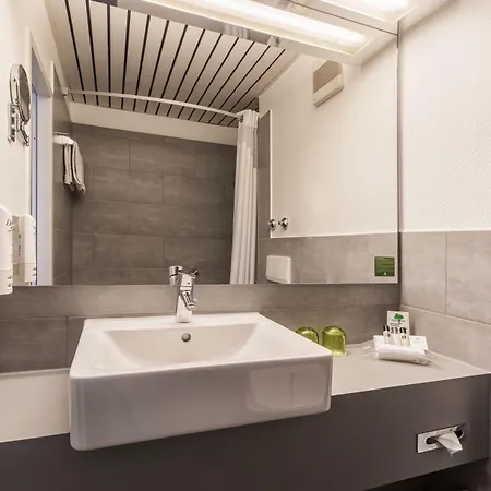 Duesseldorf-neuss By Ihg Hotel 4*