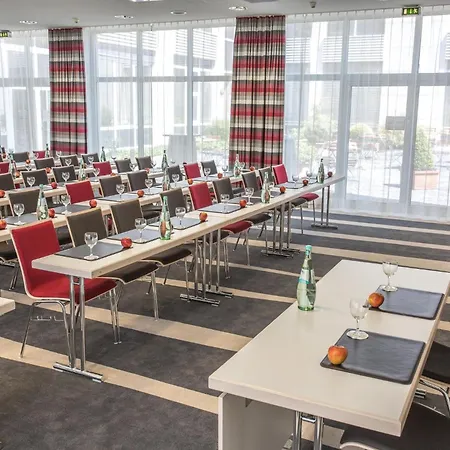 Duesseldorf-neuss By Ihg Hotel 4*
