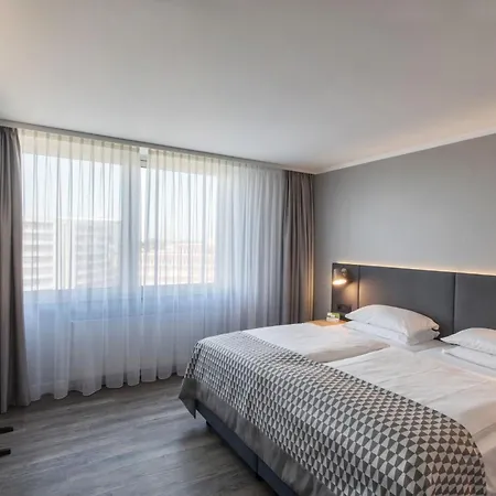 Duesseldorf-neuss By Ihg Hotel 4*
