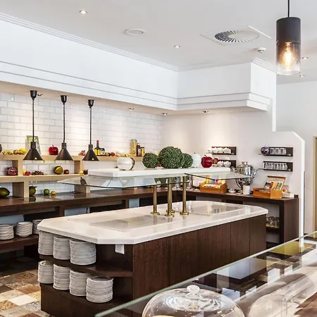 Duesseldorf-neuss By Ihg Hotel 4*
