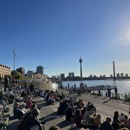 Duesseldorf-neuss By Ihg ホテル 4*