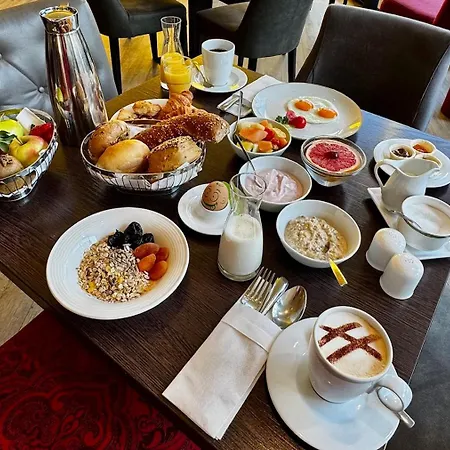 Duesseldorf-neuss By Ihg Hotel 4*