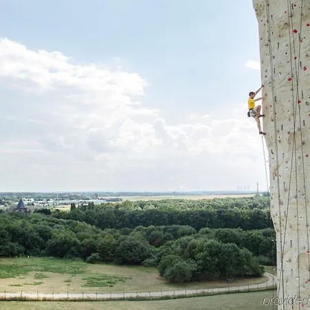 Duesseldorf-neuss By Ihg Hotel 4*