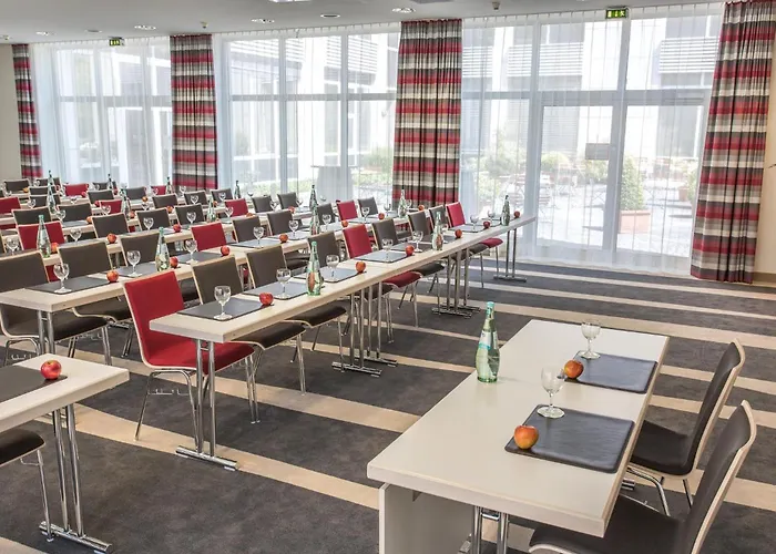 Duesseldorf-neuss By Ihg Hotel 4*