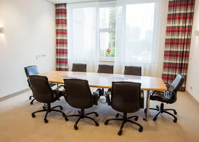 Duesseldorf-neuss By Ihg Hotel 4*