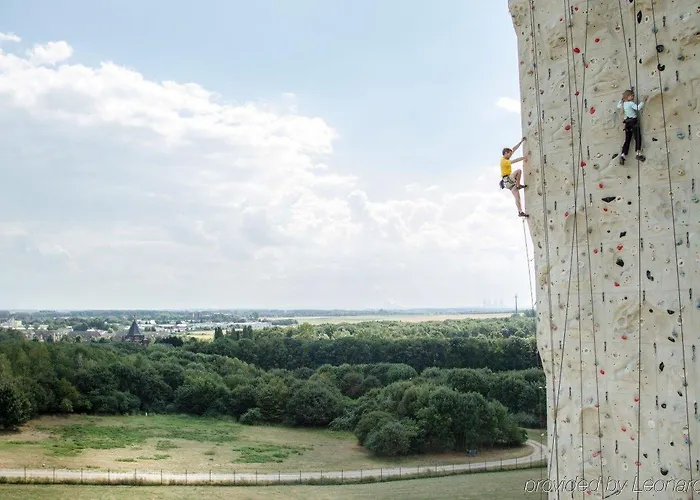 Duesseldorf-neuss By Ihg Hotel 4*